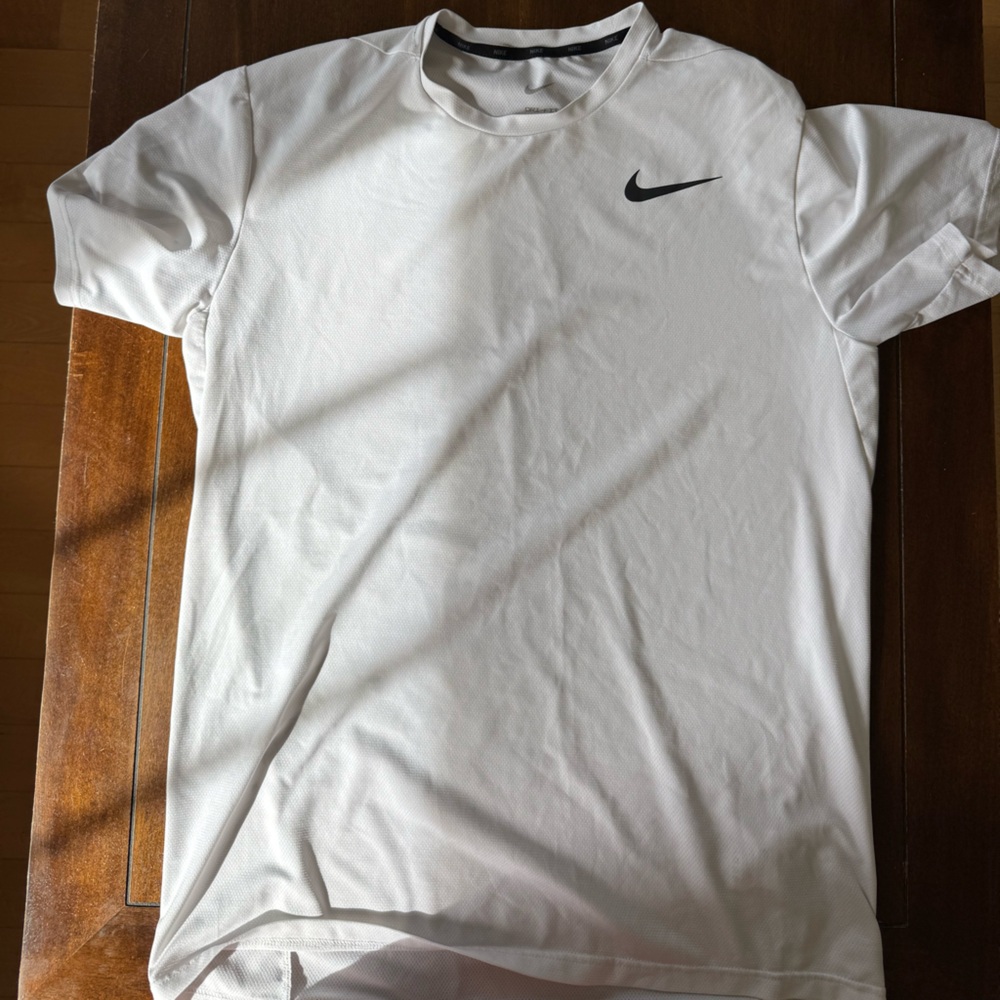 Nike Men's Classic White Short Sleeve Tech Tee size M